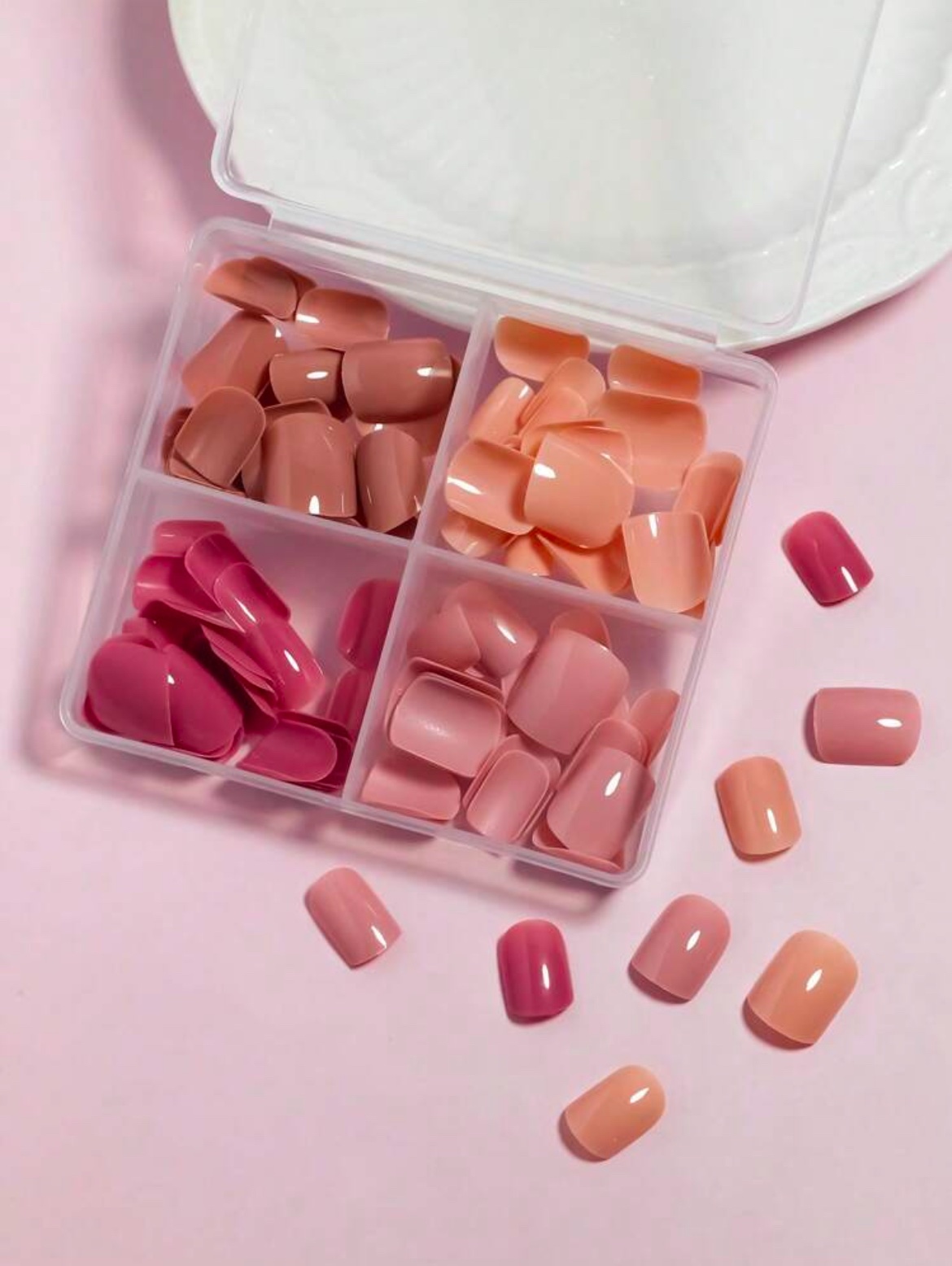 VV MEIJIAER Press-On Nails 96 Pièces Réutilisables Carrés Courts (4 Couleurs Nude) Avec Boîte - ZJ049
