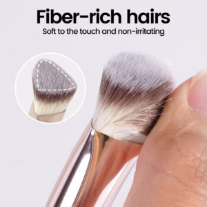 MAANGE Professionnal Triangle Concealer Brush MAANGE Professionnal Triangle Concealer Brush