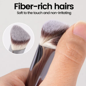 MAANGE Professionnal Triangle Concealer Brush MAANGE Professionnal Triangle Concealer Brush