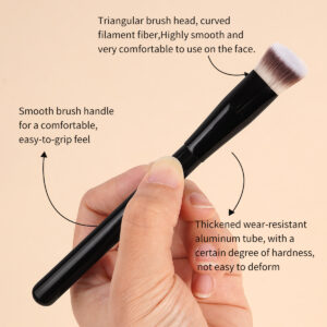 MAANGE Professionnal Triangle Concealer Brush MAANGE Professionnal Triangle Concealer Brush