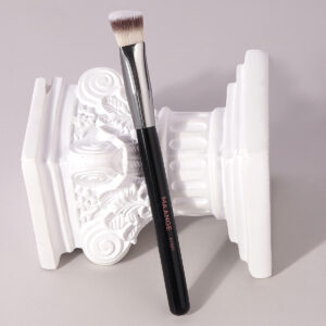 MAANGE Professionnal Triangle Concealer Brush MAANGE Professionnal Triangle Concealer Brush