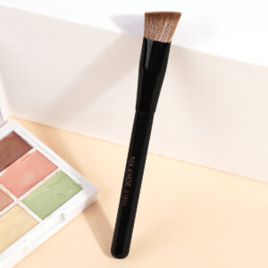 MAANGE Professionnal Triangle Concealer Brush MAANGE Professionnal Triangle Concealer Brush