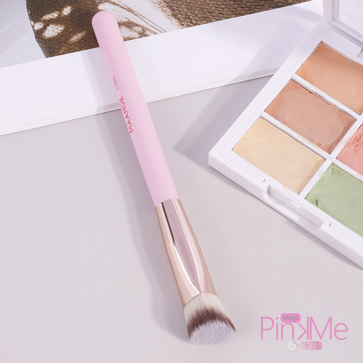 MAANGE Professionnal Triangle Concealer Brush MAANGE Professionnal Triangle Concealer Brush