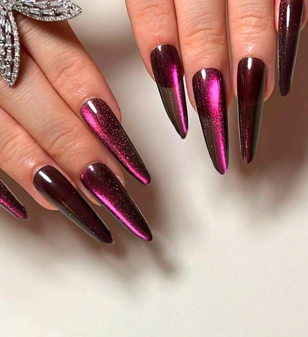 VV MEIJIAER Press-On Nails 30 Pièces Réutilisables Stiletto Longue (Rouge Vampire) + Feuille Adhésive + Mini Lime - ZJ242