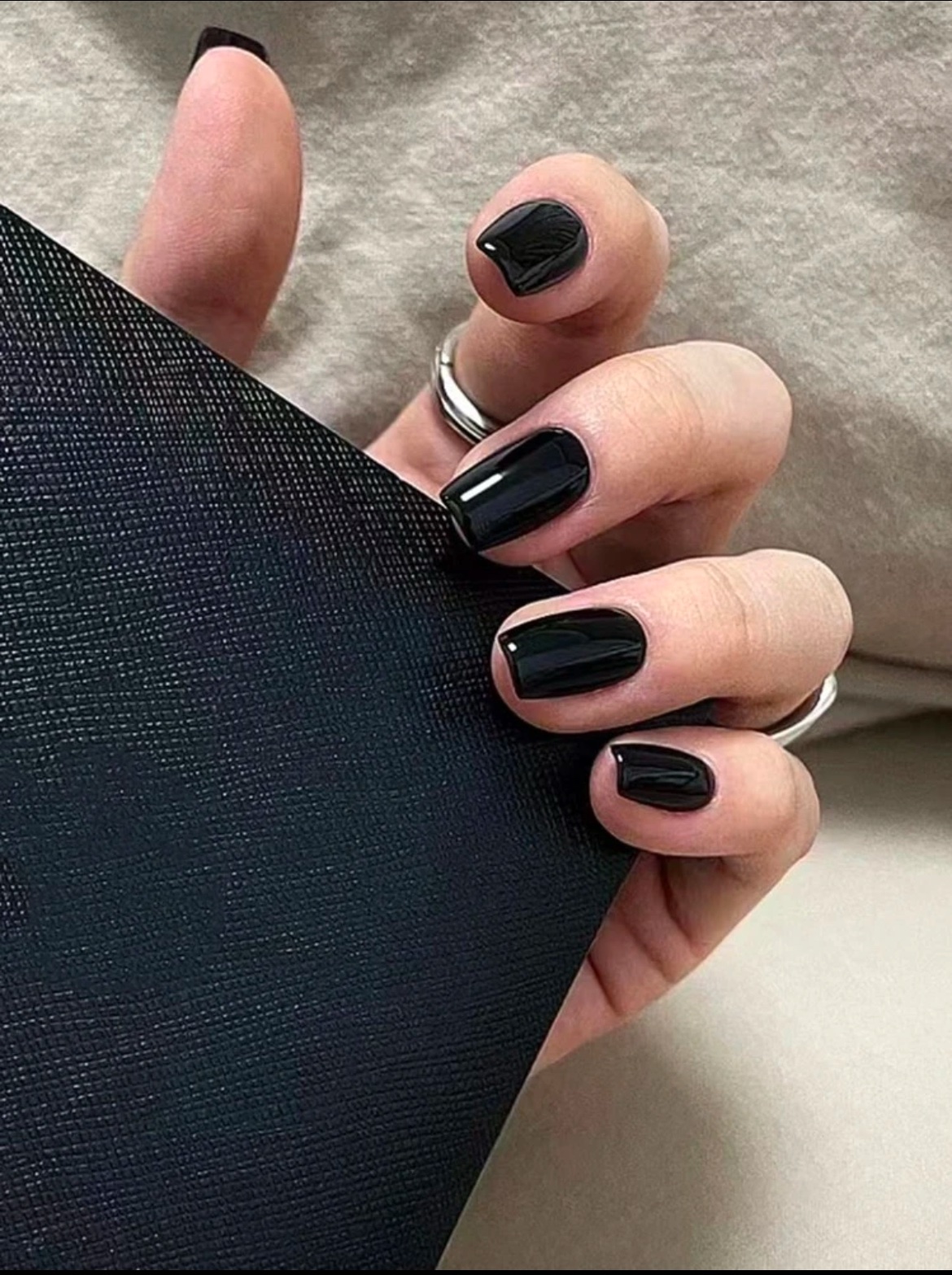 VV MEIJIAER Press-On Nails 24 Pièces Carrés Courts (Noir) + Feuille Adhésive + Mini Lime - ZJ759 VV MEIJIAER Press-On Nails 24 Pièces Carrés Courts (Noir) + Feuille Adhésive + Mini Lime - ZJ759