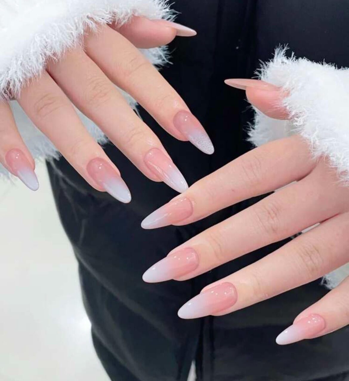 VV MEIJIAER Press-On Nails 24 Pièces Amande Longue (Rose) + Feuille Adhésive + Mini Lime - ZJ377