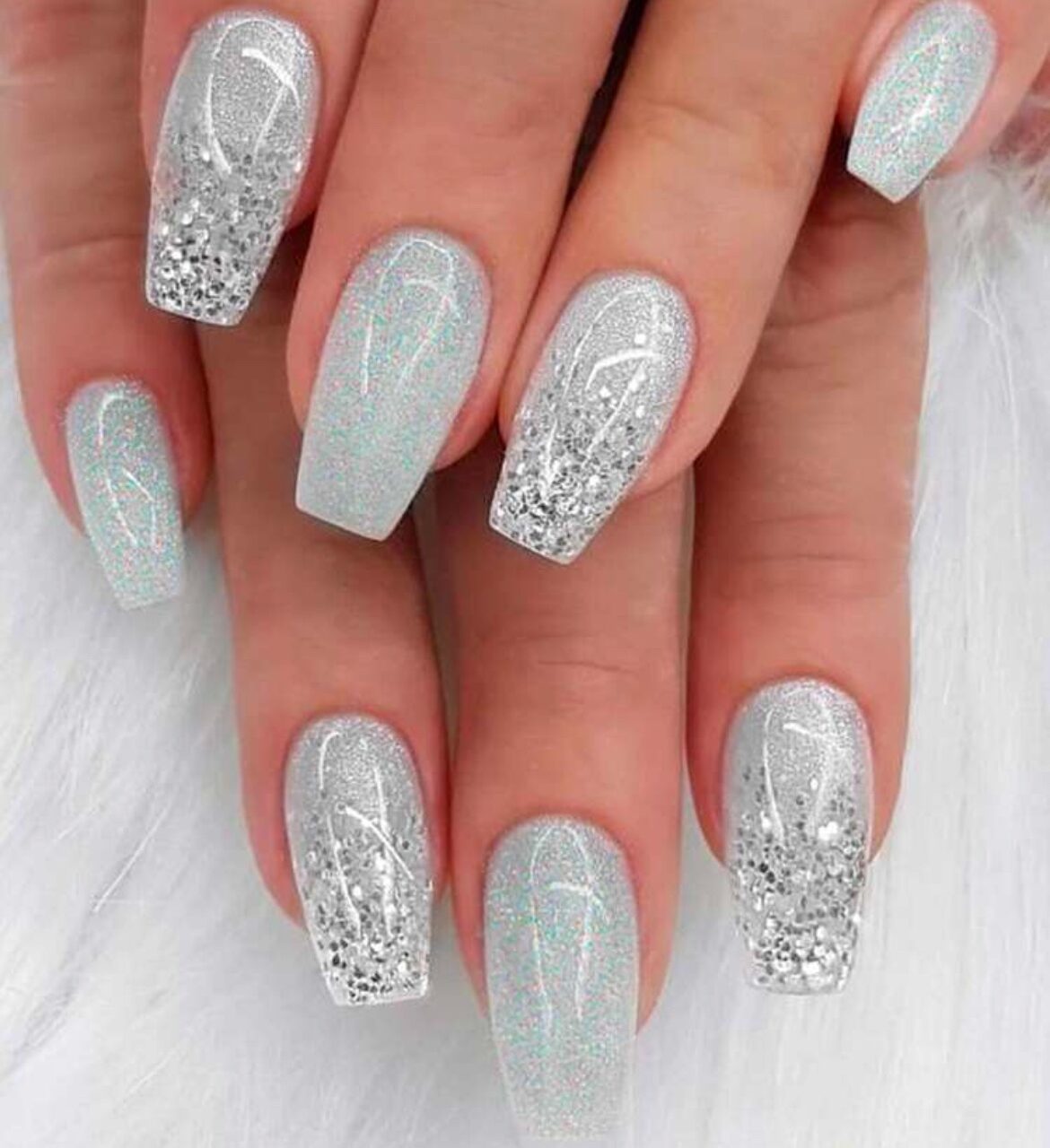 VV MEIJIAER Press-On Nails 24 Pièces Coffin Courts (Argenté Scintillant) + Feuille Adhésive + Mini Lime - ZJ793