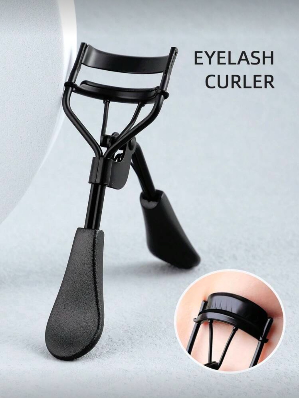 Monkids Recourbe Cils Portatif Avec Coussinet “Pad” En Silicone – MKN (Black/Black) Monkids Recourbe Cils Portatif Avec Coussinet “Pad” En Silicone – MKN (Black/Black)