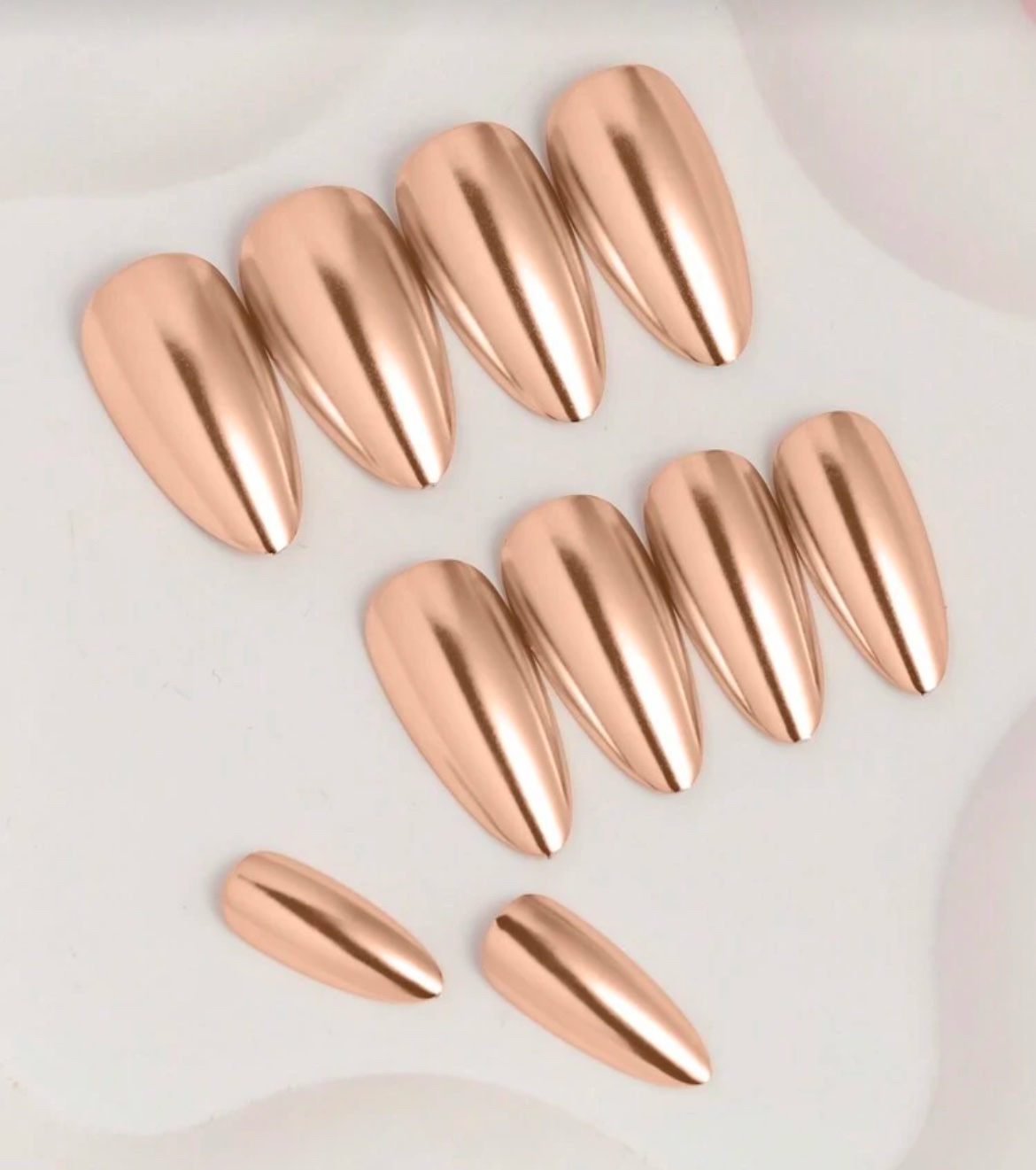 VV MEIJIAER Press-On Nails 24 Pièces Amande (Chrome Or Champagne) + Feuille Adhésive + Mini Lime - ZJ140 VV MEIJIAER Press-On Nails 24 Pièces Amande (Chrome Or Champagne) + Feuille Adhésive + Mini Lime - ZJ140