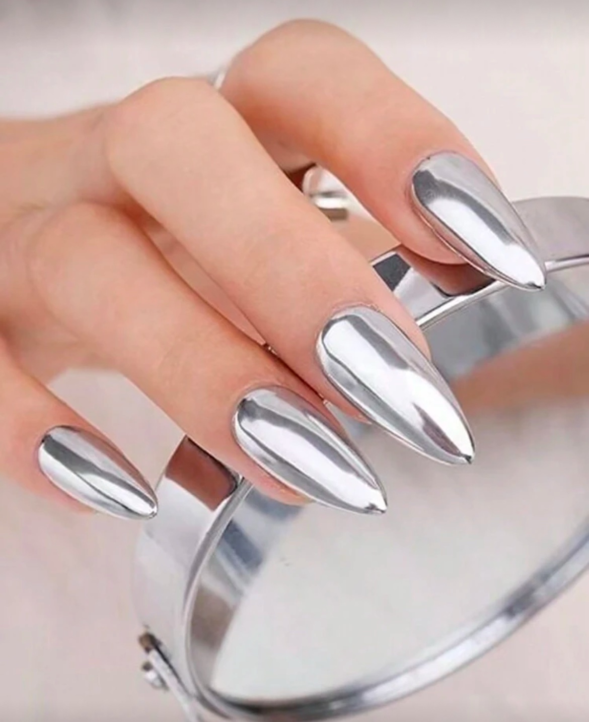 VV MEIJIAER Press-On Nails 24 Pièces Amande (Argentés Brillants) + Feuille Adhésive + Mini Lime - ZJ919