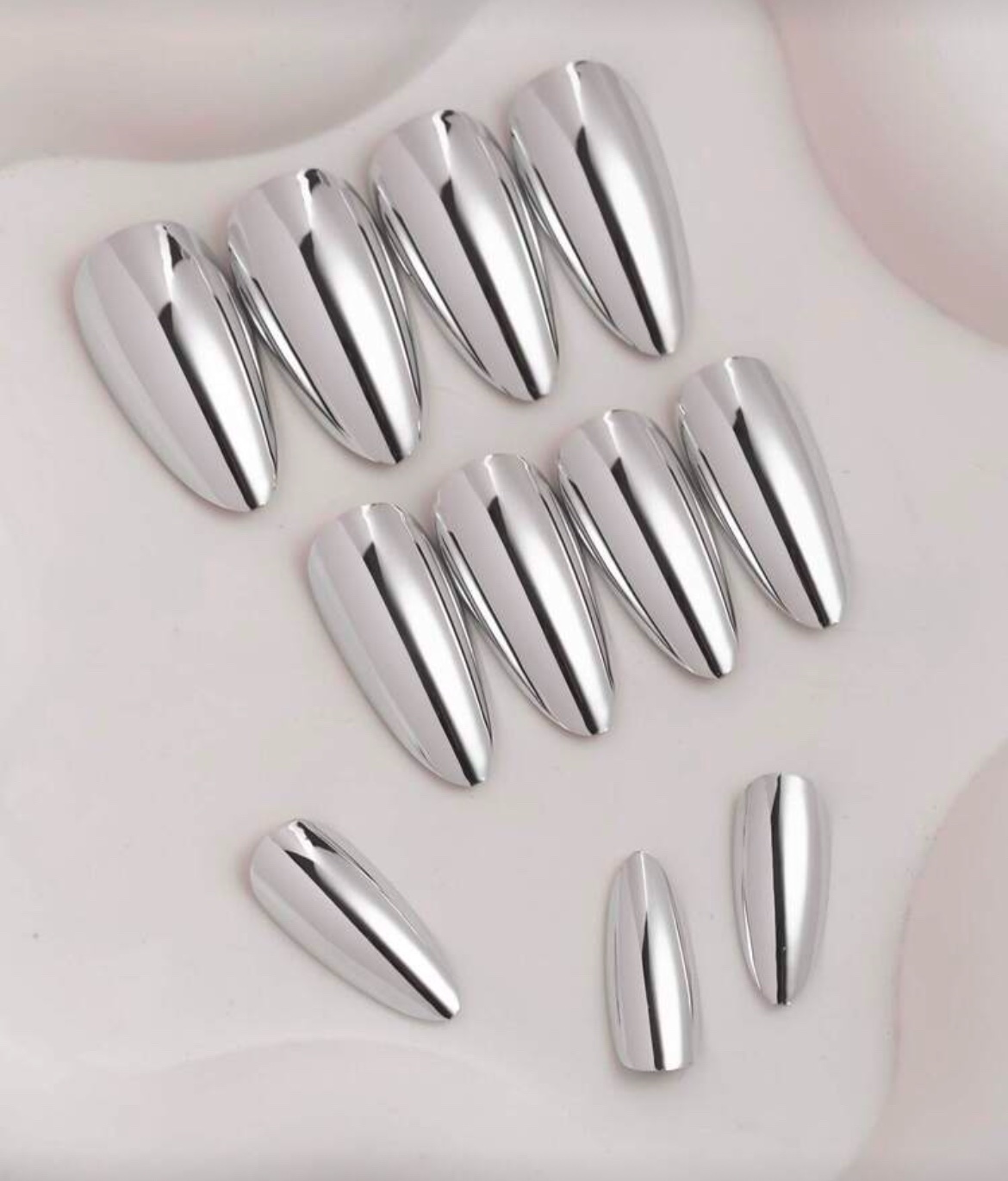 VV MEIJIAER Press-On Nails 24 Pièces Amande (Argentés Brillants) + Feuille Adhésive + Mini Lime - ZJ919